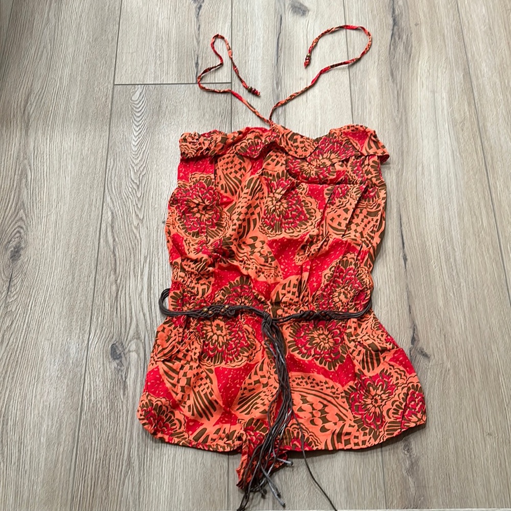 Cute romper with brown belt. Strapless tide from neck